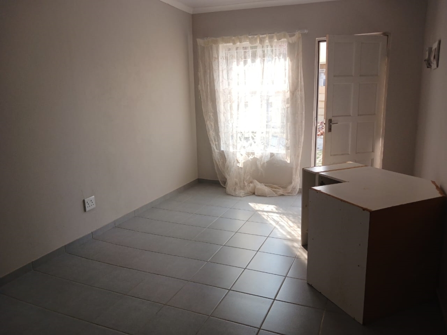 To Let 1 Bedroom Property for Rent in La Hoff North West